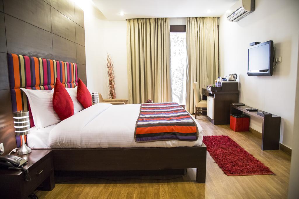 Hotel La Suite New Delhi Exterior photo