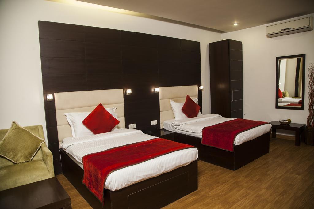 Hotel La Suite New Delhi Exterior photo