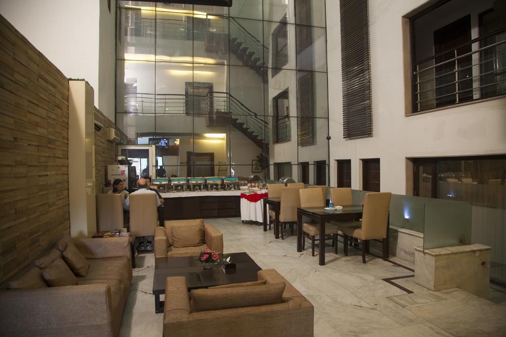 Hotel La Suite New Delhi Exterior photo