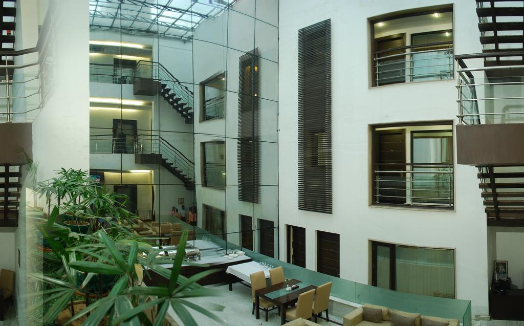 Hotel La Suite New Delhi Exterior photo
